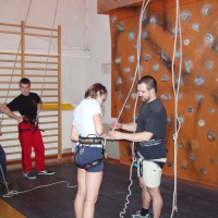 (83/117): Zaj�cia ze wspinaczki na �ciance wspinaczkowej w Paw�owicach  29.11.2009r.