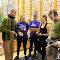 (8/109): <!-- Zajcia na ciance wspinaczkowej 25.01.2013r.-->
